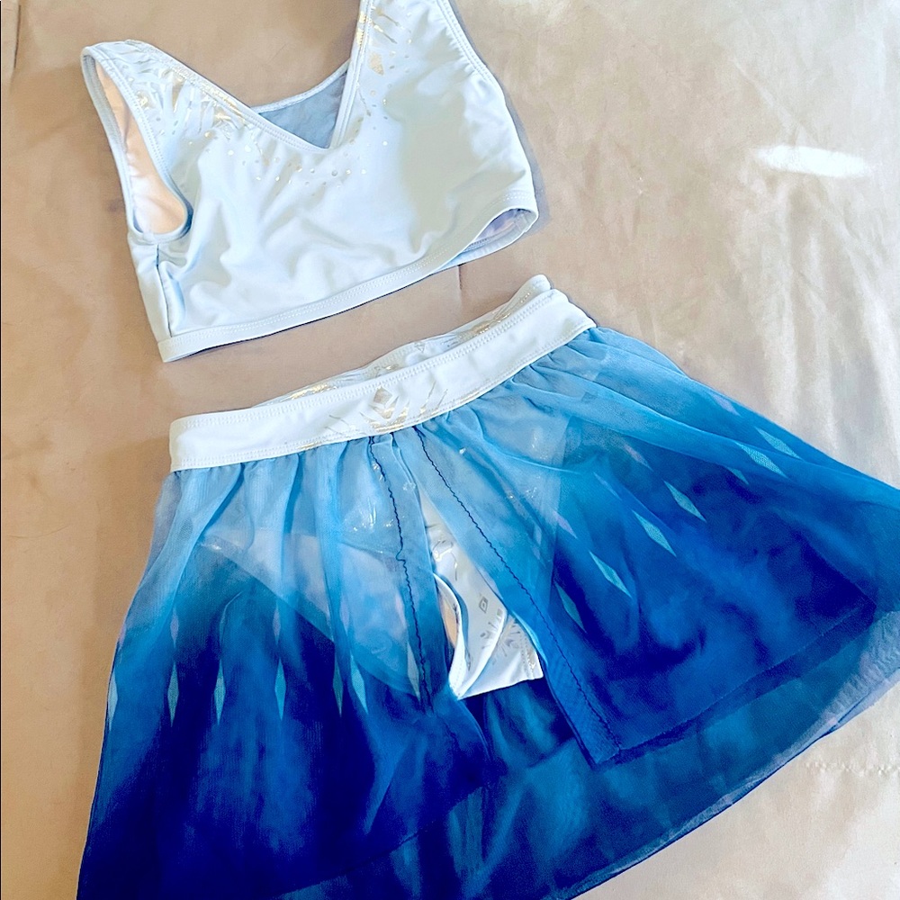 Disney Frozen 2, girls 3-pc swimsuit with skirt. Size 7/8